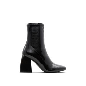 DECISIVE booties